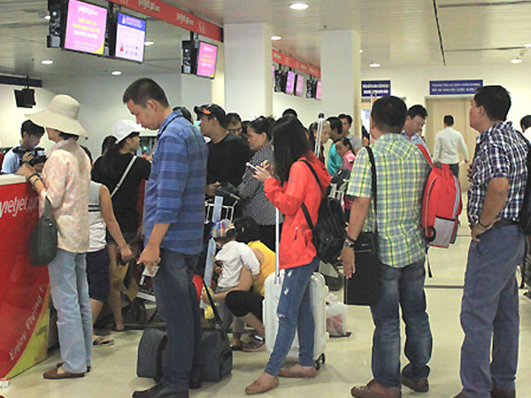 Người lưu trú ở Tân Sơn Nhất 2 tháng thường xuyên nhịn đói