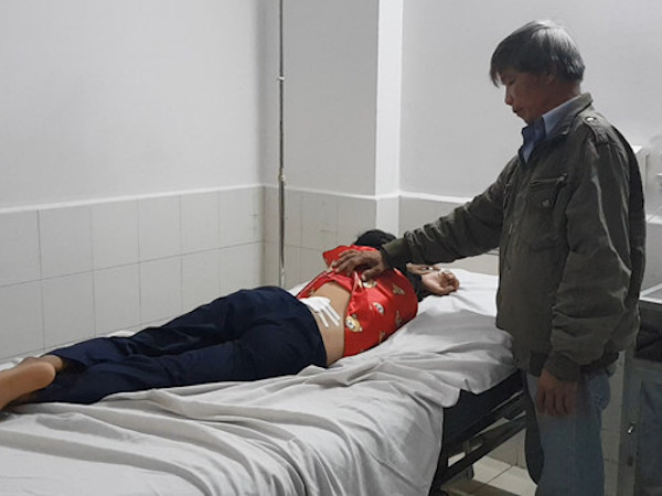 Người vi phạm giao thông nói 'CSGT bắn', công an nói 'súng bị cướp cò'