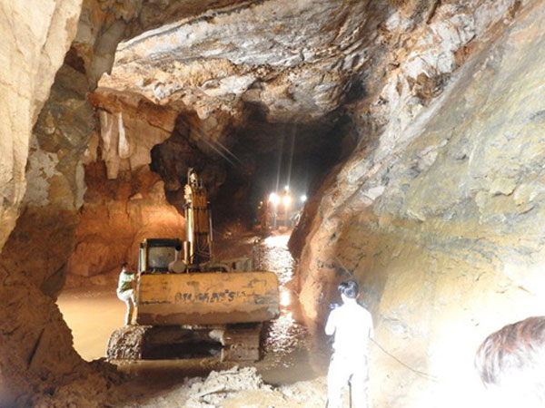 Tìm thấy phu vàng cuối cùng mắc kẹt trên thùng xe tải