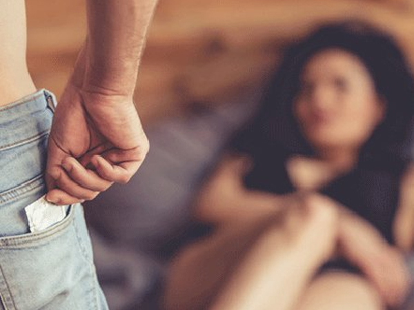 1 lần trót dại quan hệ với bạn tình nhiễm HIV có lây bệnh?