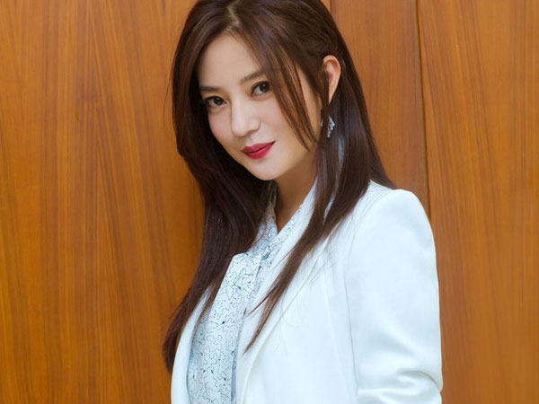 Được gọi là 'Niềm tự hào của Trung Hoa' nhưng Triệu Vy từng bị chỉ thẳng mặt là kẻ vong ân bội nghĩa, sỉ nhục ân nhân