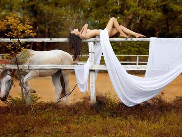 Đuổi khỏi hồ vì 'ô uế sen', người yêu đánh ghen..: Bi hài sau tấm ảnh nude Việt