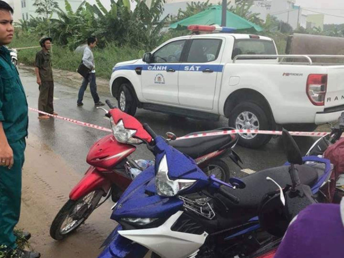 Gã thanh niên đâm nhiều nhát vào cổ và vai tài xế rồi cướp xe máy tẩu thoát