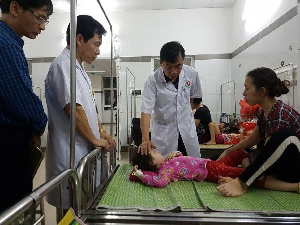 Gần 200 trẻ mầm non ở Hà Nội nhập viện sau bữa liên hoan mừng 20/11