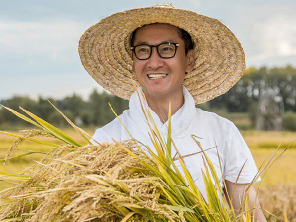 Không hề nghèo khó, 'Nhĩ Khang' Châu Kiệt hạnh phúc với cuộc sống làm nông dân trồng lúa