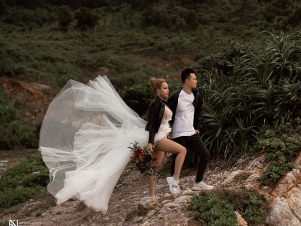 Lại thêm một bộ ảnh cưới khá sốc, cô dâu có thân hình bốc lửa táo bạo khoe vòng 3 nóng bỏng