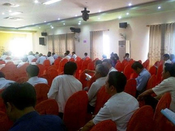 Lãnh đạo huyện bỏ ngang cuộc họp ra về: Tôi vội về trước đi đám tang bố Bí thư Huyện ủy