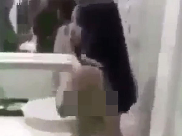 Nghi án clip triệt phá mại dâm bị phát tán mạng: Có thể khởi tố hình sự?