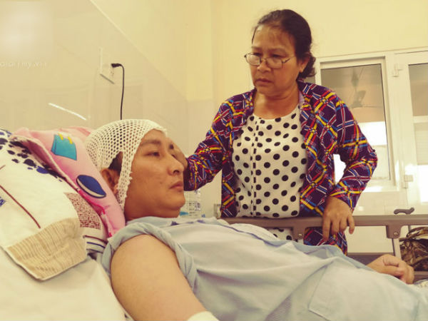 Tâm thư đẫm nước mắt của bà mẹ bán hết nhà cửa, 11 năm đi khắp đất nước tìm cách cứu con trai