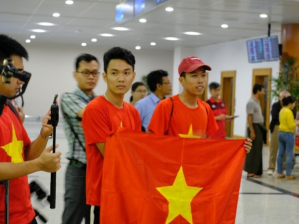 Người Việt tại Myanmar: ‘Mua vé xem AFF Cup ở đây không khổ như ở Việt Nam’
