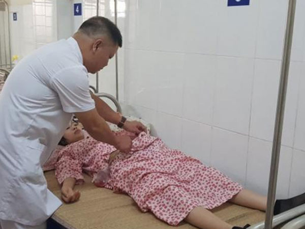 Sau sinh con gần 1 tháng, bác sĩ kinh hoàng nhìn cảnh tượng bên trong bụng bà mẹ Hà Nội
