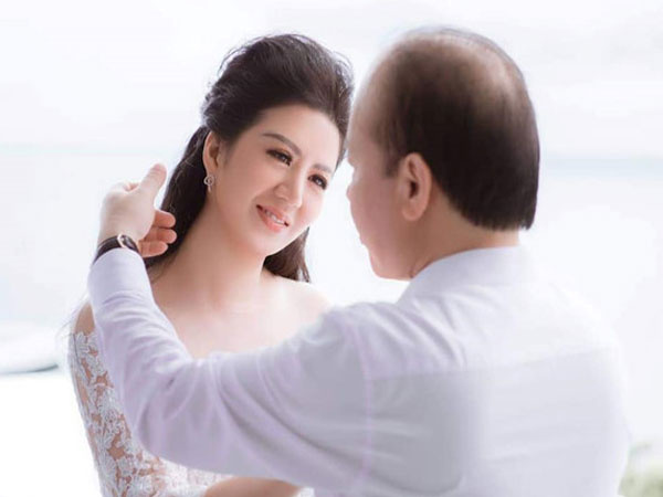 Ca sĩ Đinh Hiền Anh làm lễ cưới với Thứ trưởng Bộ Tài chính