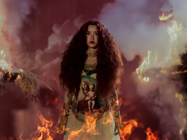 Bích Phương liều lĩnh đụng chạm tôn giáo, đưa quỷ Satan vào MV: 100 năm chưa ai dám làm!