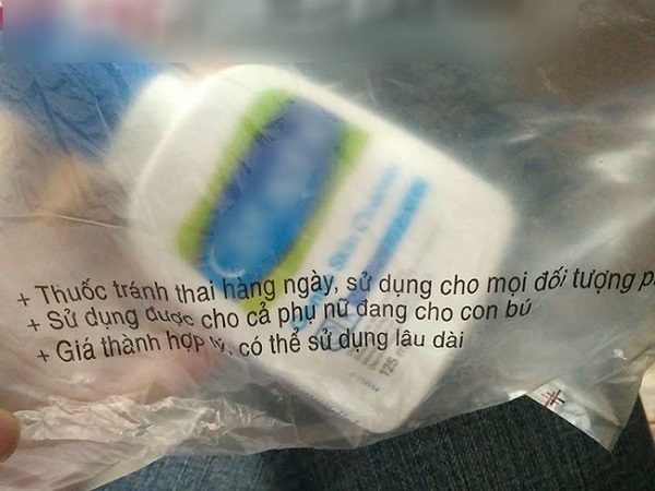 Cô gái mệt mỏi khi mua mỗi lọ sữa rửa mặt cũng bị 'điều tiếng' chỉ vì chiếc túi đựng