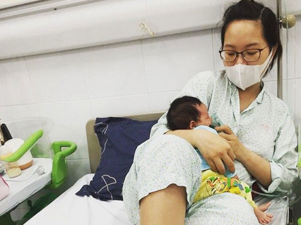 Con 13 ngày tuổi bị nhiễm virus RSV, mẹ Việt cảnh báo: 'Đằng sau nụ hôn là cánh cửa bệnh viện'