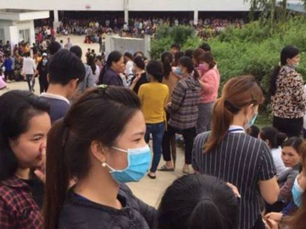 Hàng nghìn công nhân may đình công vì cho rằng bữa ăn chưa đảm bảo