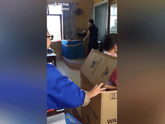 Màn tặng quà 20/11 'fail' nhất từ trước đến nay nhưng cư dân mạng lại đồng loạt thả tim vì quá đáng yêu