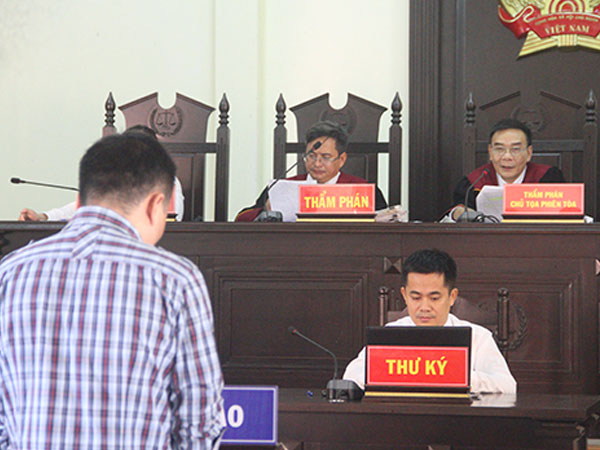 Tài xế dùng quyền im lặng trong vụ án cán chết nam sinh