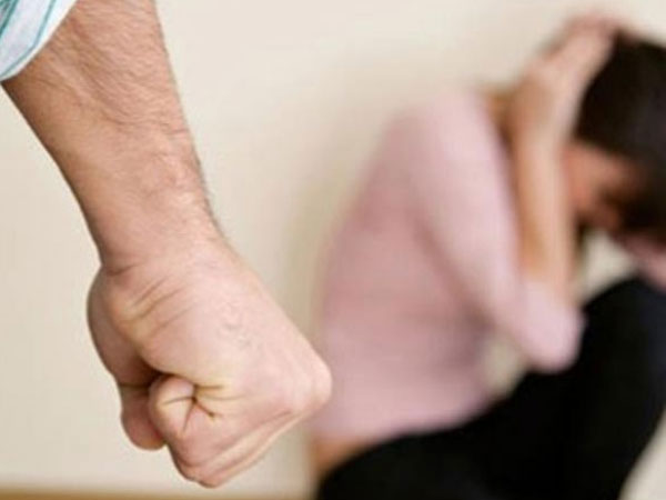 Bí mật tiếng khóc trong căn nhà của ông chủ tiệm đồng hồ