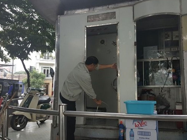Cái kết bất ngờ cho cặp đôi say sưa diễn 'cảnh nóng' ở Bờ Hồ