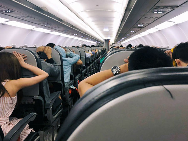 Clip: Hành khách đồng loạt vào 'tư thế an toàn' trên chuyến bay Vietjet nghi gặp sự cố phải bay vòng trên trời rồi quay lại Tân Sơn Nhất