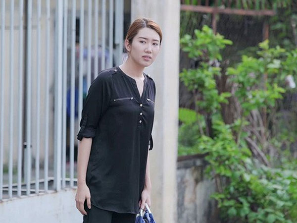 'Gạo nếp gạo tẻ': Vừa ra tù, Hân Hoa hậu đã lại làm 'mẹ thiên hạ', chê nhà bà Mai 'Nhỏ vậy sao ở được?'