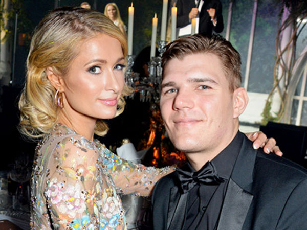 Paris Hilton hủy đám cưới