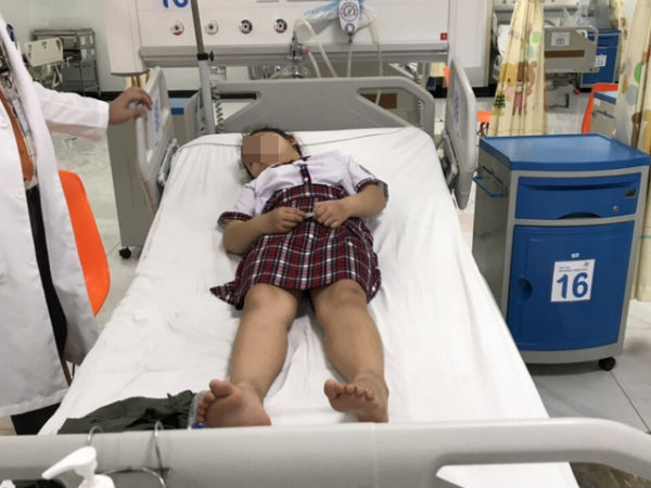 Vụ sập giàn giáo ở trường tiểu học: Có ít nhất 2 học sinh bị thương nặng