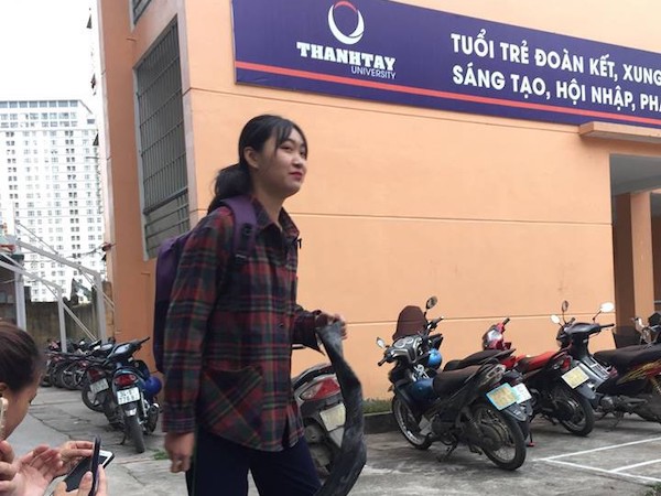 Xôn xao chuyện nữ sinh vác săm xe hỏng lên lớp giải trình việc đi muộn nhưng vẫn không thể 'thoát tội' vì lý do này