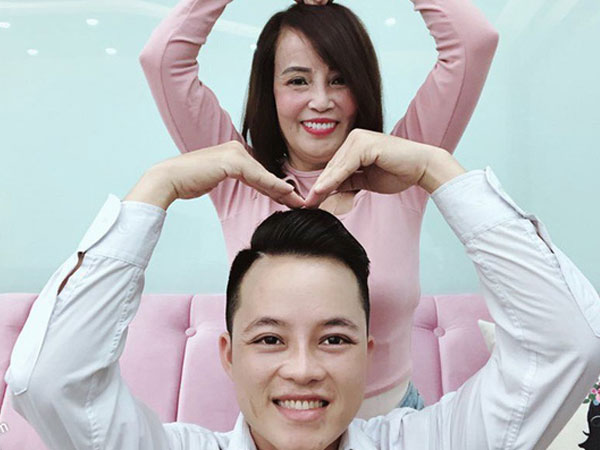 Bất lực với dân mạng, cô dâu 62 tuổi lần đầu tiên nhắc đến người chồng cũ đã mất 8 năm