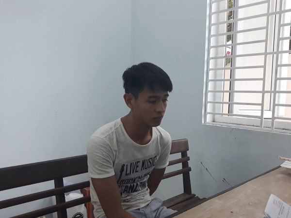 Đà Nẵng: Thanh niên 22 tuổi cầm dao đuổi chém 'tình địch' đứt gân