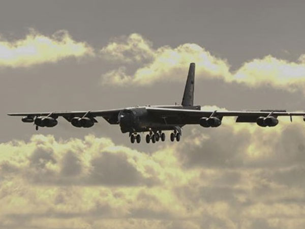 Mỹ điều máy bay ném bom B-52 từ Guam đến gần Biển Đông