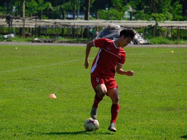 Trước giờ về nước, thầy Park vẫn cho ĐTVN 'luyện công' giữa cái nắng gay gắt tại Yangon