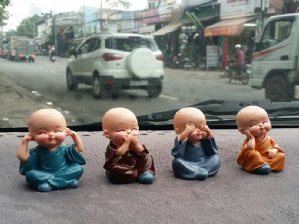Tuyệt đối không nên trang trí ô tô với 5 vật này kẻo gây đại họa mà không hay