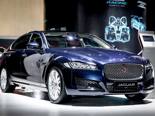 Xe sang trục cơ sở dài - mốt mua sắm của người giàu Trung Quốc