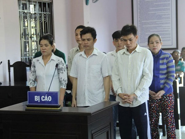 Con gái thuê người đốt ô tô khiến cha tử vong lĩnh 14 năm tù