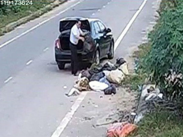 Người đàn ông đi ô tô vứt rác xuống đường bị phạt 3 triệu đồng