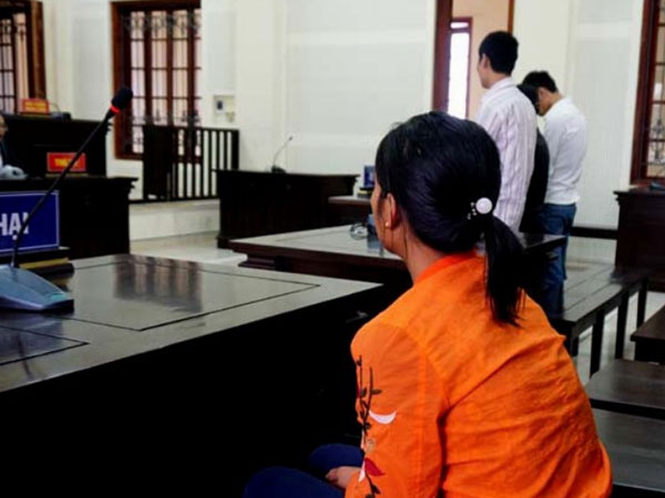 Bị đánh đập khi làm vợ xứ người, sơn nữ ôm con bỏ về tố cáo công an