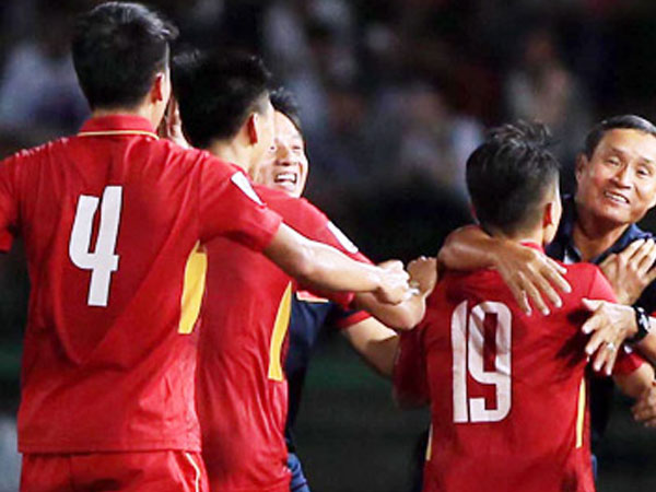 HLV Mai Đức Chung: 'ĐT Việt Nam nên đánh phủ đầu'