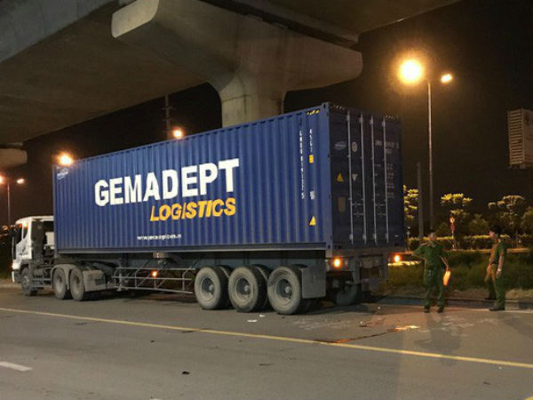 Người đàn ông lao vào xe container đang chạy, tử vong tại chỗ
