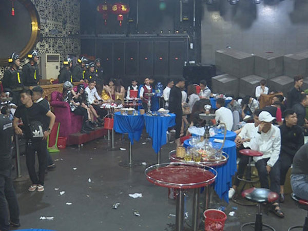 40 thanh niên dương tính ma túy trong hai quán bar