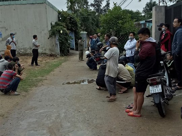Hoảng hồn phát hiện thi thể nam sinh viên năm 4 bốc mùi trong phòng trọ khóa trái