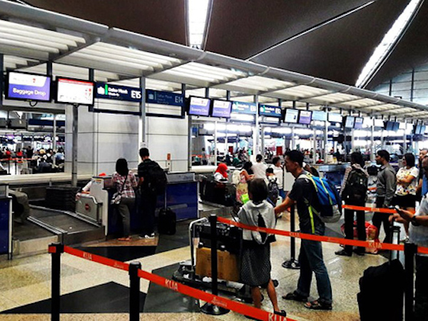 Nói có bom trong hành lý, hai khách Việt bị tạm giữ ở Malaysia
