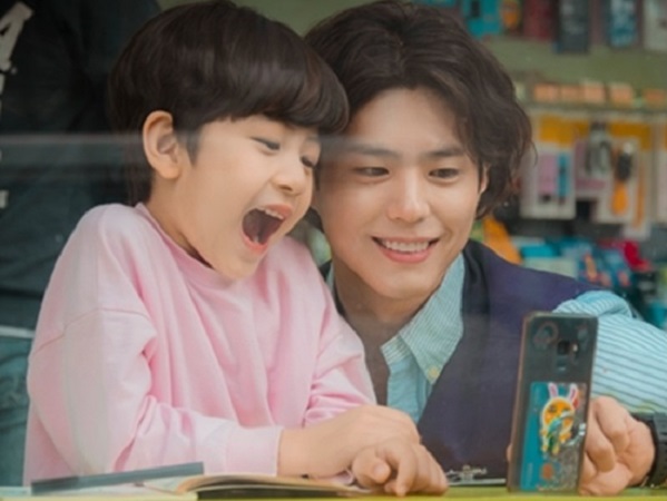 1 ngày trước khi lên sóng, phim mới của Song Hye Kyo tung loạt ảnh tràn đầy năng lượng của nam chính