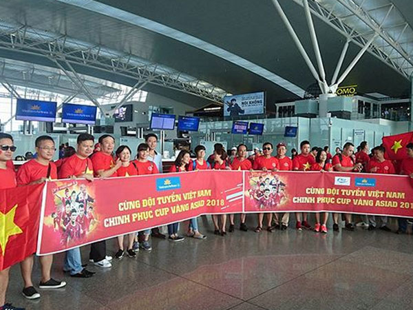 Bố trí máy bay riêng đưa người hâm mộ sang Philippines cổ vũ đội tuyển Việt Nam