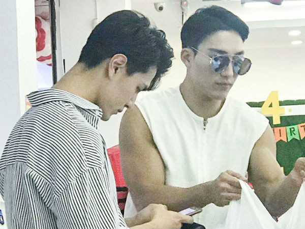 Hai trai đẹp Hàn Quốc gây bão nhờ khoảnh khắc đi siêu thị, biết được danh tính còn bất ngờ hơn!