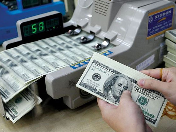 Ngân hàng đồng loạt tăng giá USD theo tỷ giá trung tâm