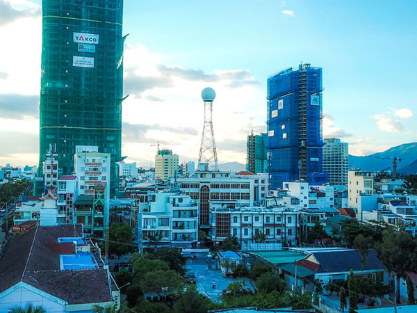 Cao ốc dày đặc bao vây trạm radar thời tiết ở Nha Trang