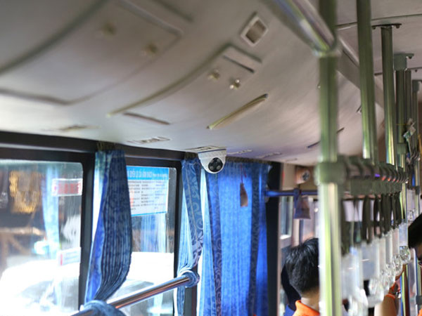 Gắn loa, camera trên xe buýt Sài Gòn để chống quấy rối tình dục