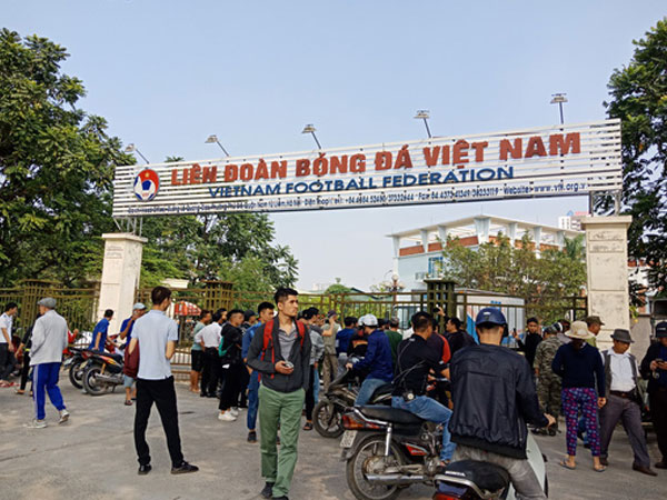 VFF nói gì về việc hệ thống bán vé online trận Việt Nam-Philippines sập sau vài phút mở bán?
